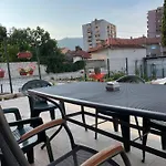 Enigma - With Private Parking Apartmán