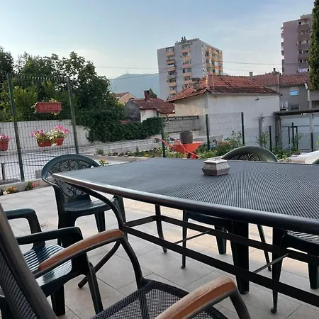 Enigma - With Private Parking Apartment