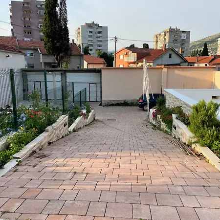 Enigma - With Private Parking Apartment Mostar