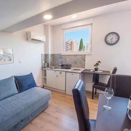 Enigma - With Private Parking Apartment