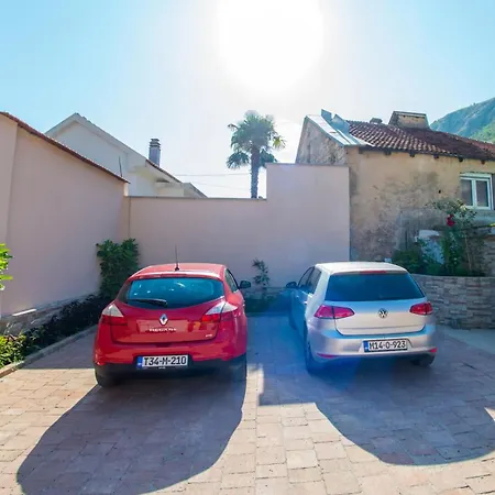Enigma - With Private Parking Apartment