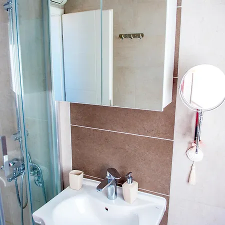 Enigma - With Private Parking Apartment *