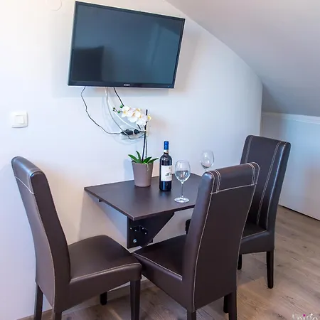 Enigma - With Private Parking Apartment