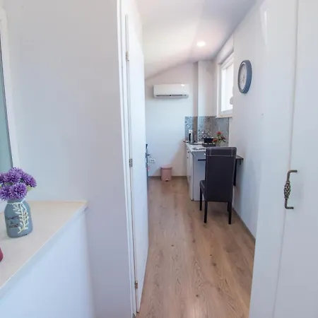 Enigma - With Private Parking Apartment Mostar