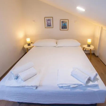 Enigma - With Private Parking Apartment