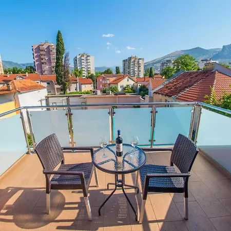 Apartment Enigma - With Private Parking