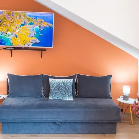 Enigma - With Private Parking Apartment *