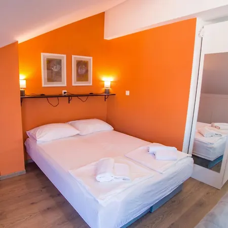 Enigma - With Private Parking Apartment