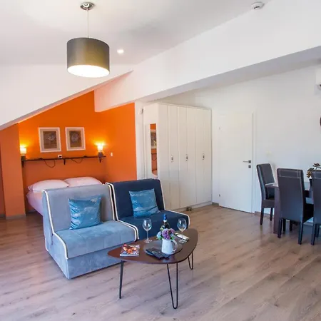 Apartment Enigma - With Private Parking