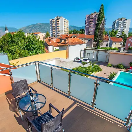 Enigma - With Private Parking Apartment *
