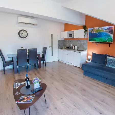 Enigma - With Private Parking Apartment Mostar