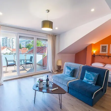 Enigma - With Private Parking Apartment