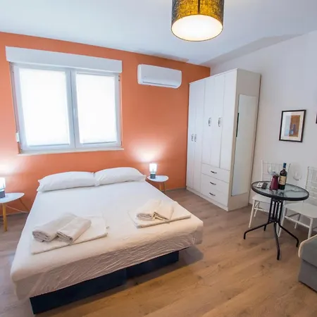 Enigma - With Private Parking Apartment