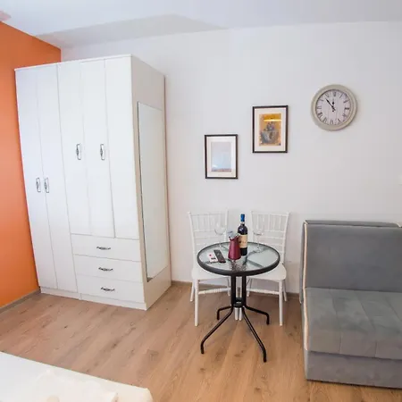 Apartment Enigma - With Private Parking