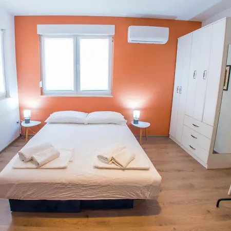 Enigma - With Private Parking Apartment *