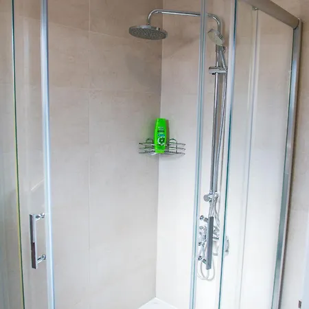 Enigma - With Private Parking Apartment *